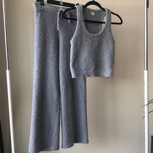 Medium Aerie 2 piece lounge set. Only worn a couple times!